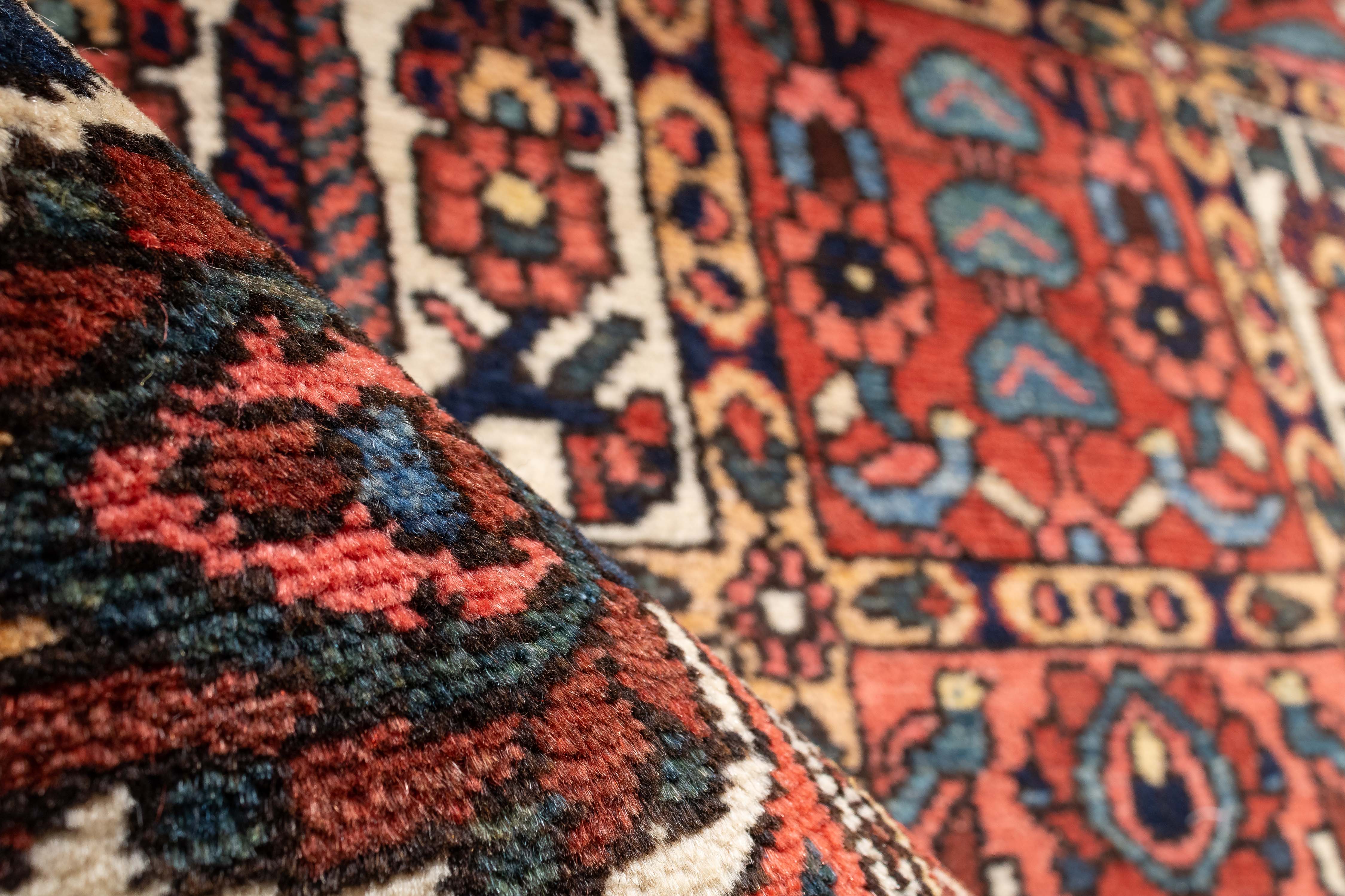 Vintage Persian Bakhtiari Rug <br> 5'1 x 6'10